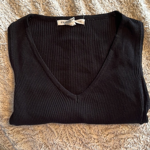 Shoulder cut out top - Picture 3 of 3